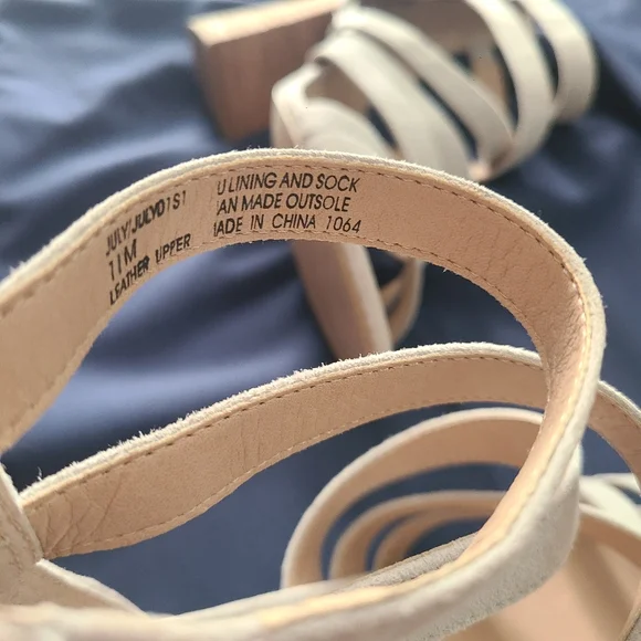 STEVE MADDEN Grey Beige 🍁 Microsuede 3.5" Block Heel Sandals 11 - Picture 5 of 12